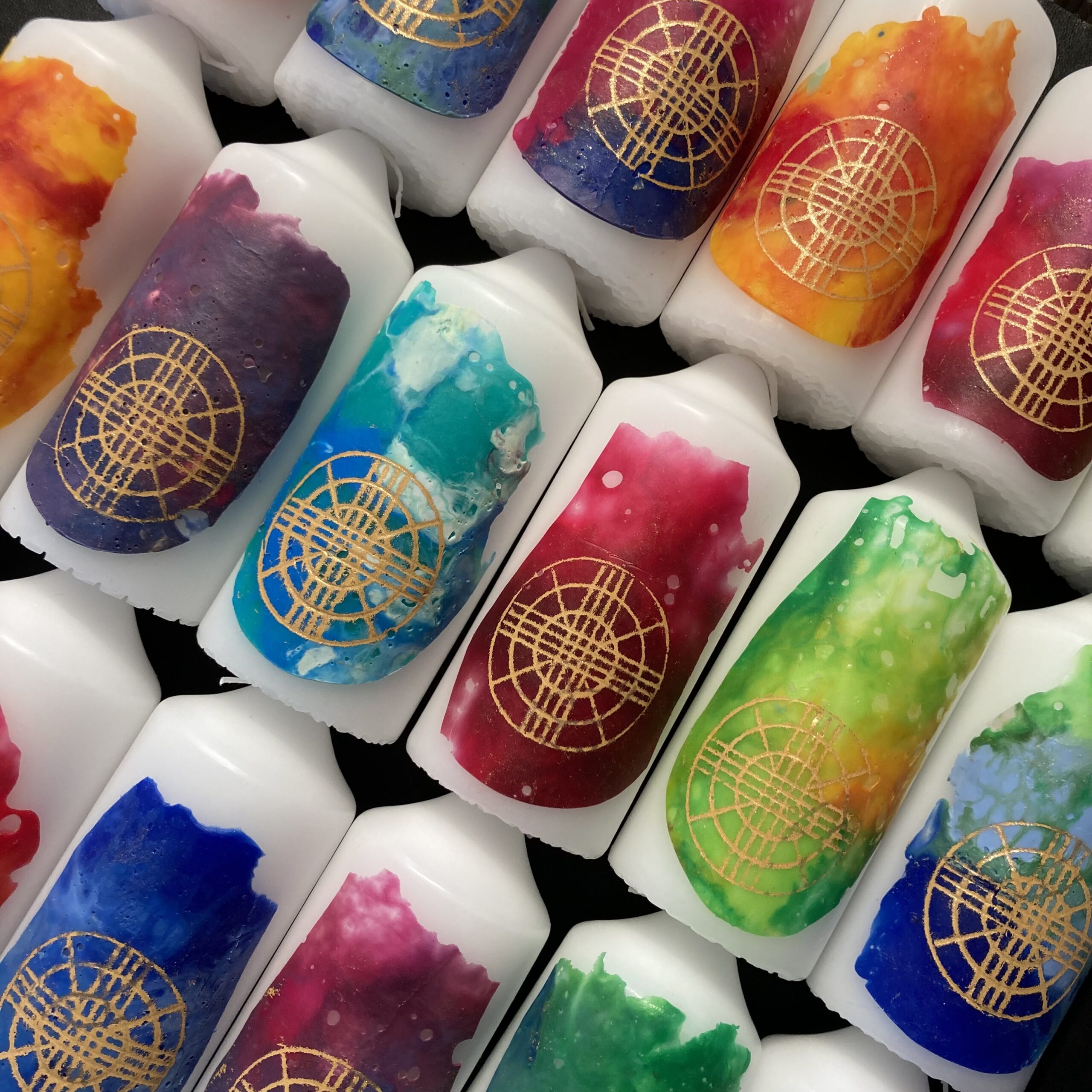 Lichter mit der Abteirosette von Münsterschwarzach